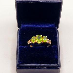 Peridot ring Size 8 w side CZ's in 925 Silver.